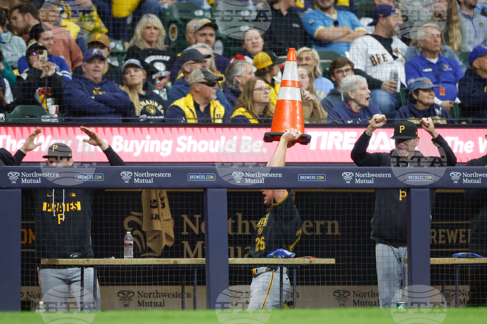 Pirates Brewers Baseball