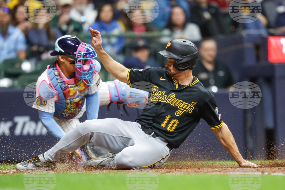 Pirates Brewers Baseball