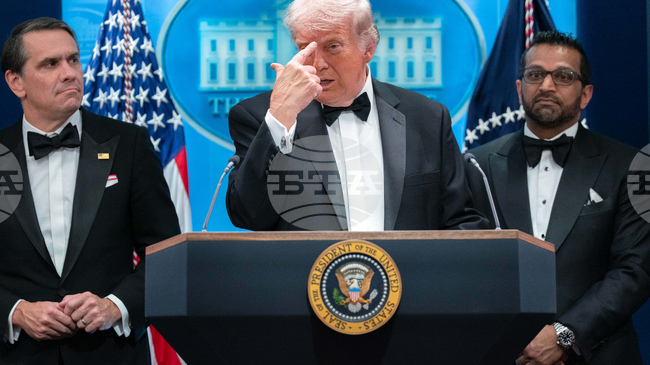 Служител на реда е бил улучен от стрелеца на вечерята на Асоциацията на кореспондентите в Белия дом, бронежителката му го е спасила, заяви Тръмп