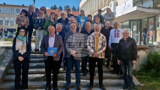 Писането на смешки е сериозна работа, рисуването на карикатури - също, заяви председателят на журито на конкурса за хумор и сатира в Кубрат