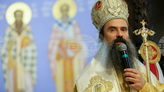 Когато извършим безкористно дело, сърцата ни се очистват от егоизъм и себелюбие, каза патриарх Даниил в храма „Св. св. Кирил и Методий“ в София