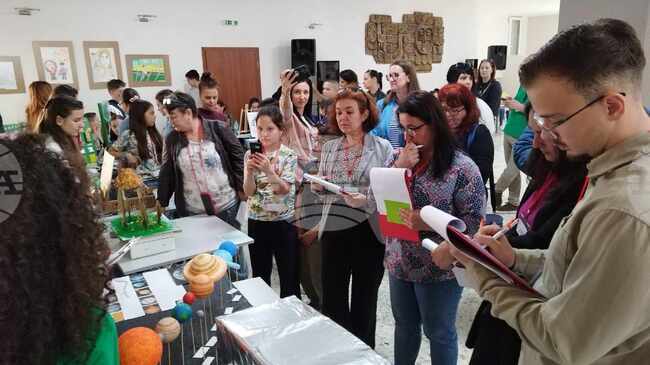 Над 100 деца и младежи участваха в Областния научен конкурс „Науката на живо“ в Добрич