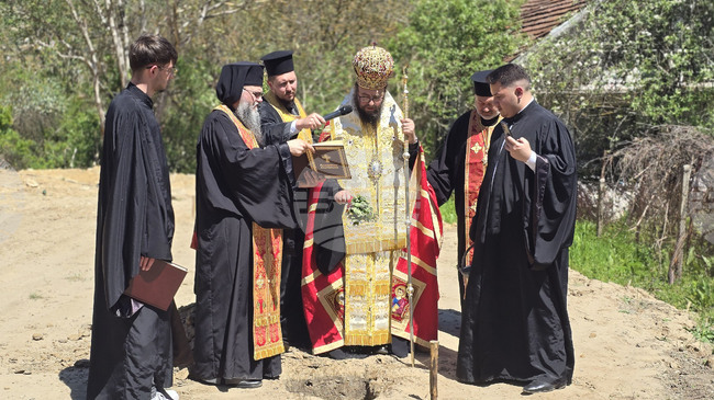 С първа копка започна изграждането на православен храм в село Чичил