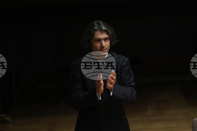 „Реквием“ на Моцарт представлява едно емоционално цунами, каза пред БТА диригентът Йордан Камджалов