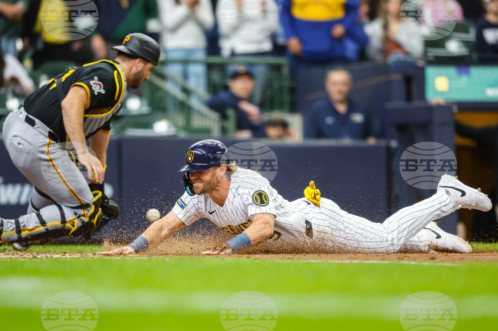 Pirates Brewers Baseball