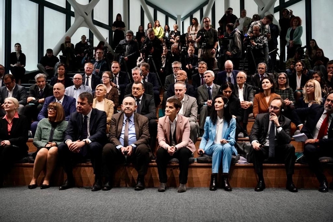 Мария Габриел: Съвместните инвестиции в наука и иновации са стратегически за ЕС и Сърбия