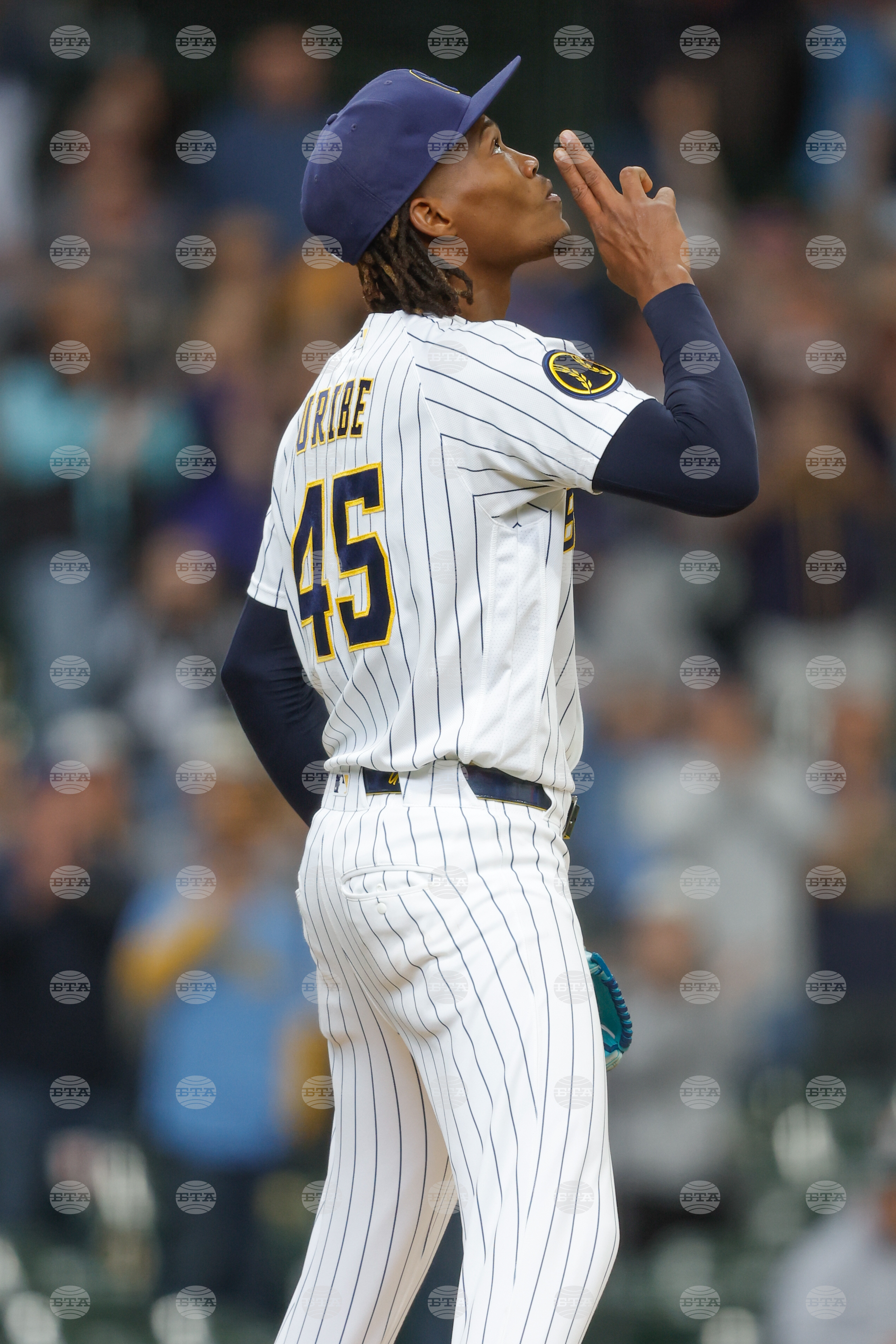 Pirates Brewers Baseball