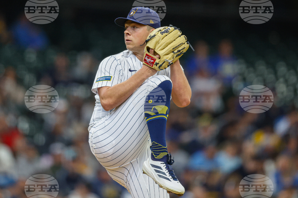 Pirates Brewers Baseball