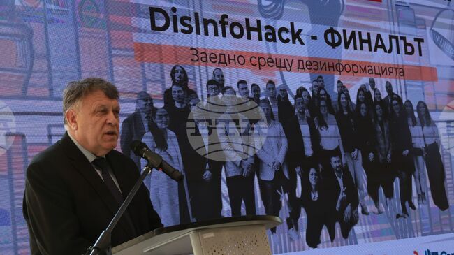 Ректорът на СУ акцентира на необходимостта младите хора да развиват умения за критично мислене на финалното събитие на DisInfoHack 2026 