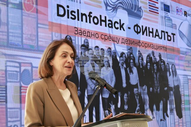 Дезинформацията не е просто фалшива новина, тя отслабва демокрацията, коментира служебният министър на външните работи Надежда Нейнски