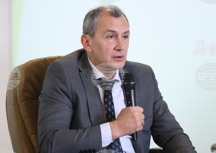 Health Minister Okoliyski Calls for Effective Smoking Ban and Limiting Tobacco Industry Interference