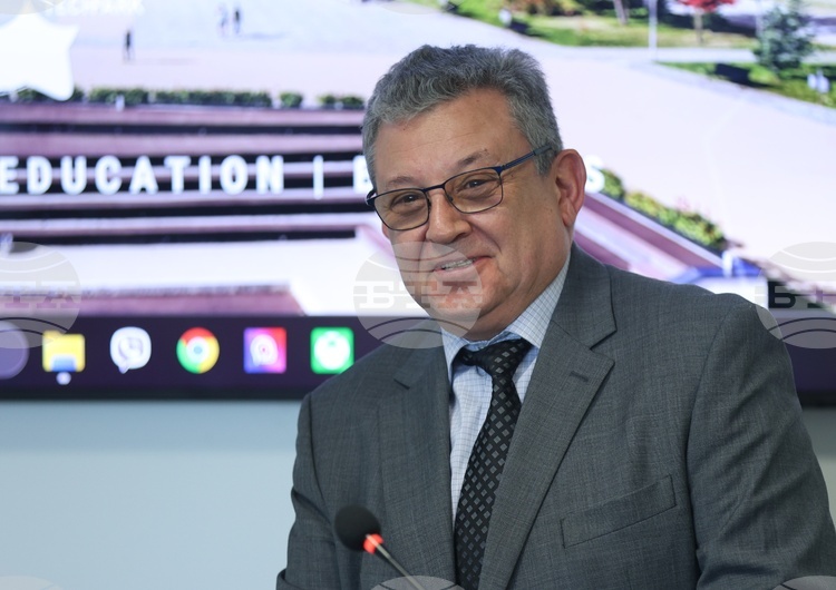 Bulgarian Physicist Petko Dinev Hopes for Moon Landing Captured on His Company's Cameras