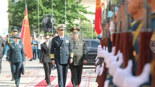 КАБАР: Министрите на отбраната на Киргизстан и Китай обсъдиха въпроси, свързани със сигурността