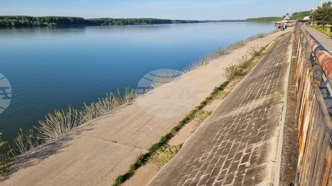 При слабите валежи през април нивото на Дунав при Лом е ниско за сезона и спада