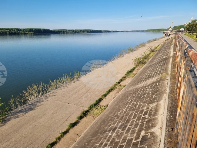 При слабите валежи през април нивото на Дунав при Лом е ниско за сезона и спада