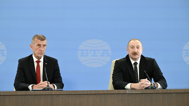АЗЕРТАДЖ: Азербайджанският президент се срещна в Баку с чешкия премиер