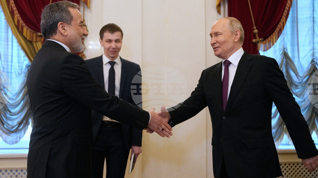 Путин се срещна с иранския външен министър и изрази надежда за мир в Иран, съобщават руски медии