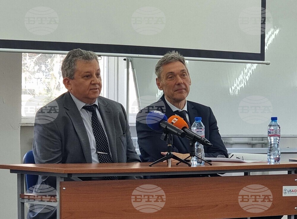 Американски колеж - инж. Петко Динев - Петко Дойков - Емили Сарджънт-Бийзли - ученици - среща