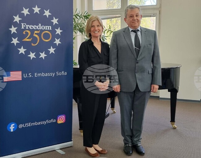 Американски колеж - инж. Петко Динев - Петко Дойков - Емили Сарджънт-Бийзли - ученици - среща