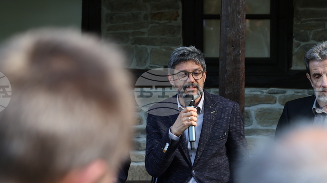 Пенчо Славейков иска да се отнасяме към литературната традиция по жив начин, каза Йордан Ефтимов в Трявна