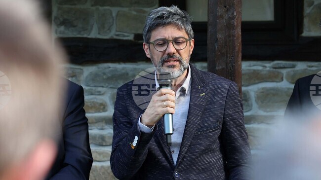 Pencho Slaveykov Calls for Living Approach to Literary Tradition, Says Poet Yordan Eftimov