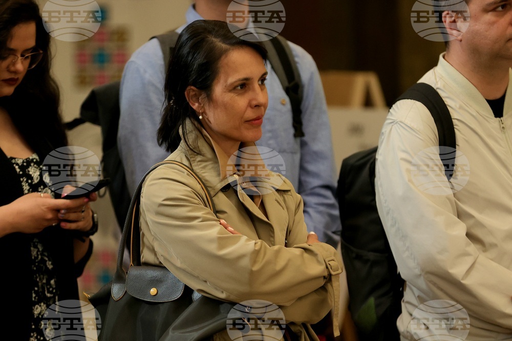 „35 години „Литературен вестник“ - изложба - откриване