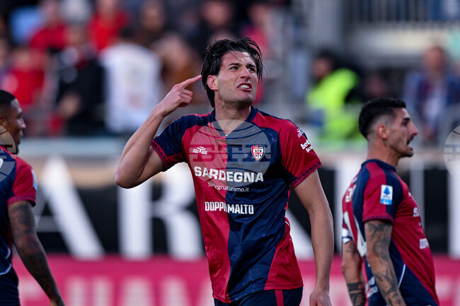 Каляри постигна победа над Аталанта в среща от Серия А