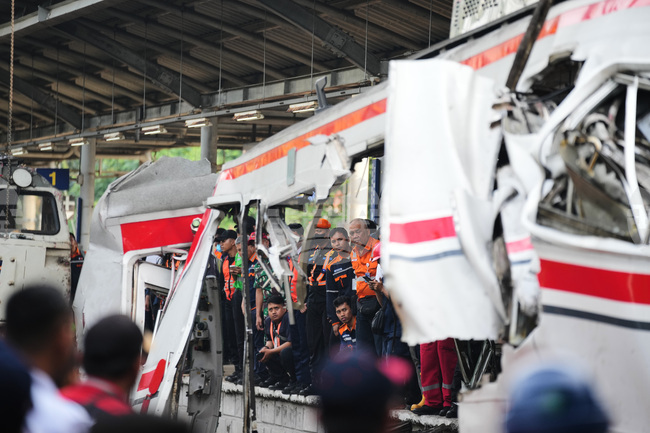 APTOPIX Indonesia Train Crash
