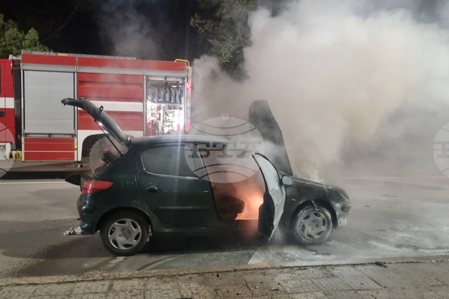 Общо 12 автомобила са били запалени в София тази нощ