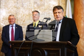 Софийски университет - Петко Динев - лекция