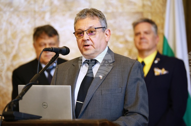 Софийски университет - Петко Динев - лекция 