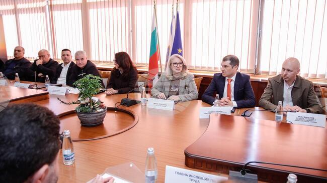 Успешният туристически сезон изисква ефективна координация, навременни действия и ясни послания за сигурност, качество и гостоприемство, заяви министър Ирена Георгиева