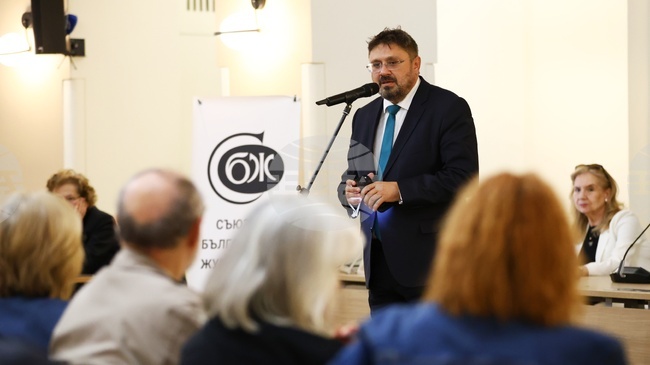 Генералният директор на БТА Кирил Вълчев говори за етиката в отношенията между медиите на медийния форум на СБЖ