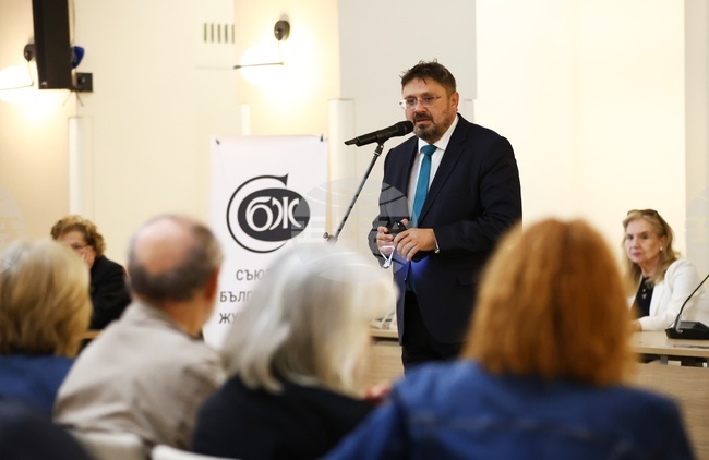 Генералният директор на БТА Кирил Вълчев говори за етиката в отношенията между медиите на медийния форум на СБЖ