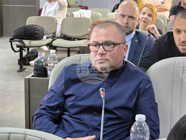 Не предвиждам промени в кадровата политика на ДКЦ-1 във Враца, каза новият управител Светослав Арнаудов