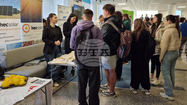 Кариерен форум във Варненския технически университет свързва студентите с над 40 фирми от сектора