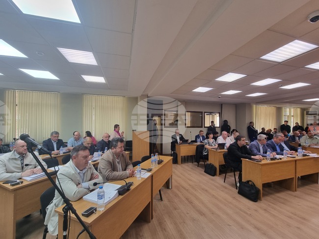 Общинският съвет в Плевен прие увеличение на заплатите на кмета на общината, кметовете на кметства и кметските наместници