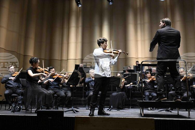 Young Bulgarian Violinist Viktor Vasilev Wins Rare 18th-Century Gagliano Instrument After Competition in Switzerland