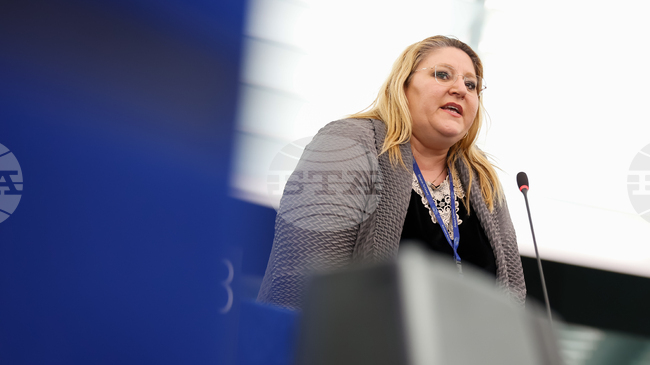 Румънската евродепутатка Диана Шошоака ще обжалва пред Съда на Европейския съюз отнемането на имунитета й