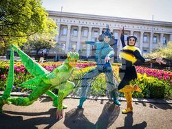 Артистите от Cirque du Soleil вече са у нас и са се успепил да направят разходиха из София, снимка – „БГ саунд сгейдж“.