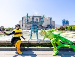 Артистите от Cirque du Soleil вече са у нас и са се успепил да направят разходиха из София, снимка – „БГ саунд сгейдж“.
