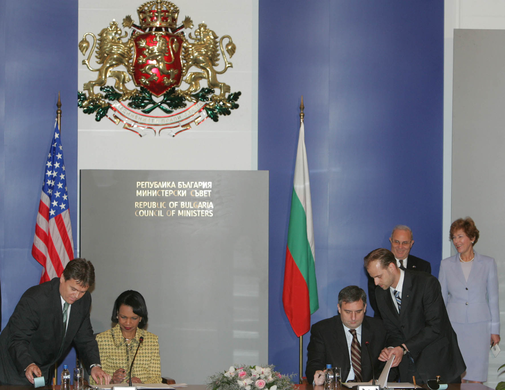 Bulgaria, US Ink Defence Cooperation Accord 20 Years Ago