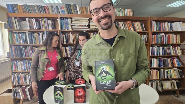 Всяка история започва с проучвания, каза на среща с читатели във Враца писателят Васил Попов 