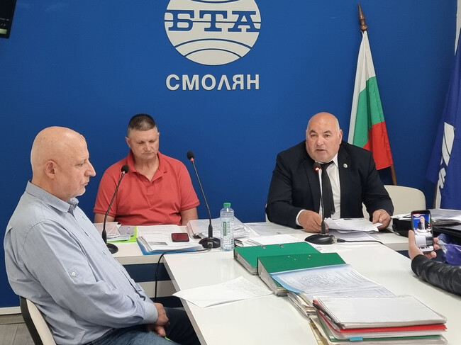 Очакваме новата власт да върне законността в община Доспат, заявиха на пресконференция в БТА представители на Обединение за бъдеще на Доспат 