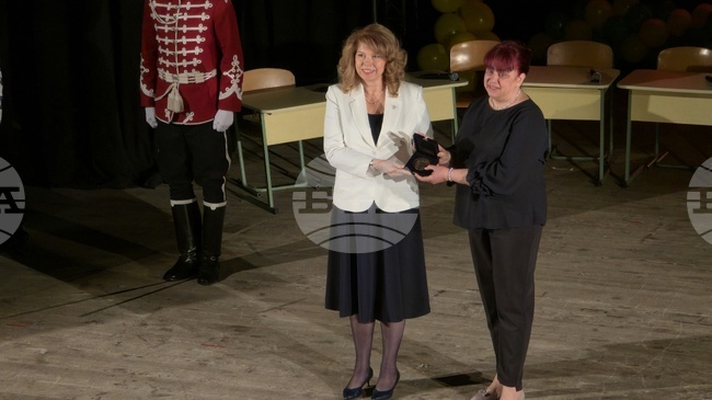 Президентът Илияна Йотова беше гост на честването на 100-годишнината на видинското училище „Петко Рачов Славейков“