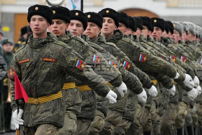 Русия ще отбележи годишнината от победата над нацистка Германия с парад, но без военна техника