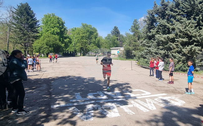 Търговище - пролетен лекоатлетически крос - надпревара за ученици