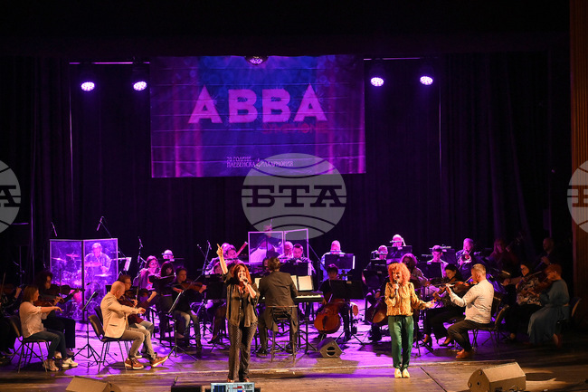 Плевенската филхармония представи в Монтана концерта „ABBA SYMPHONIE“