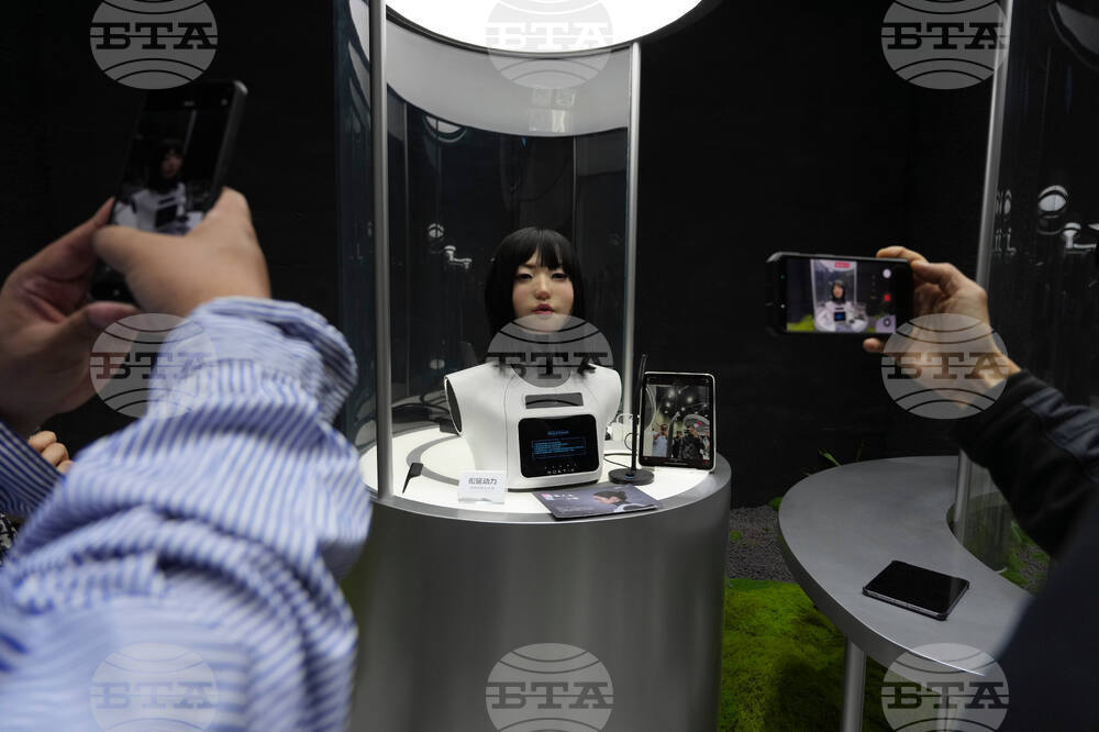 APTOPIX China Robots