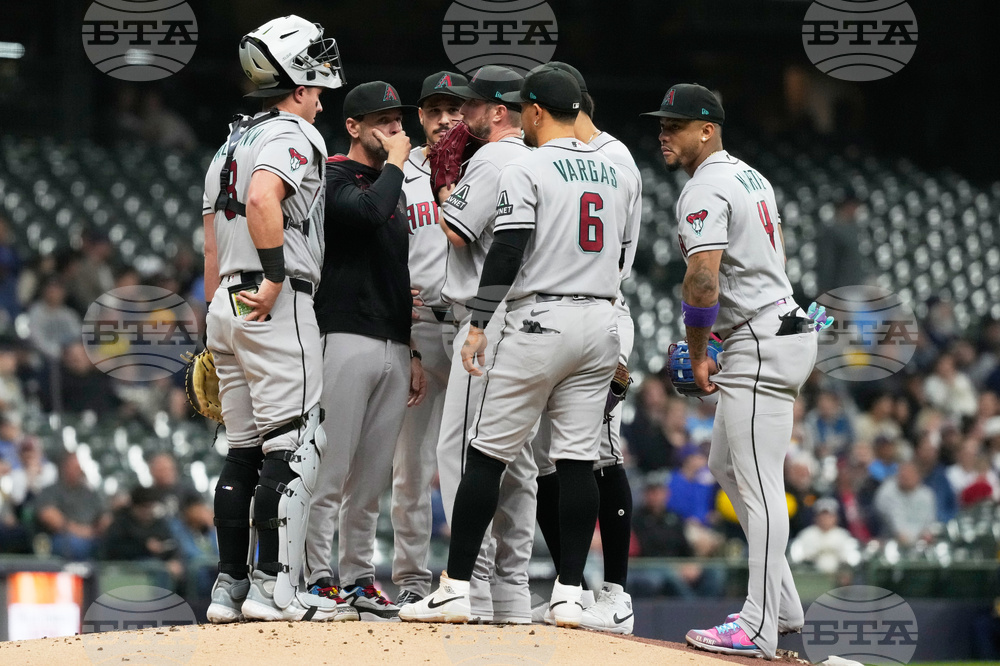 Diamondbacks Brewers Baseball